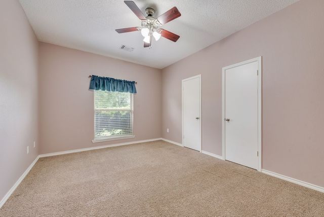 834 Rock Creek Lane, Red Oak, TX 75154