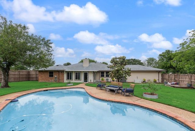 834 Rock Creek Lane, Red Oak, TX 75154