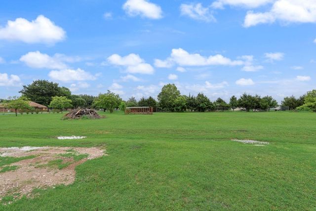 834 Rock Creek Lane, Red Oak, TX 75154
