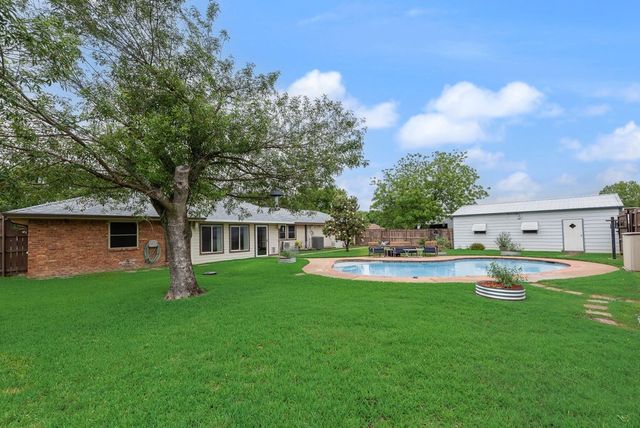 834 Rock Creek Lane, Red Oak, TX 75154