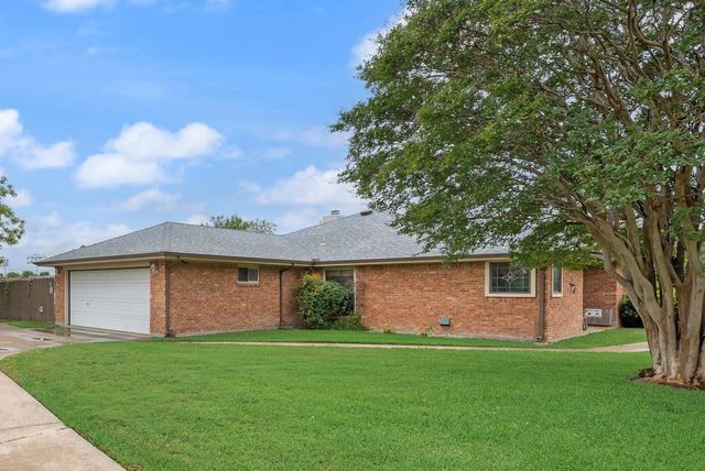 834 Rock Creek Lane, Red Oak, TX 75154