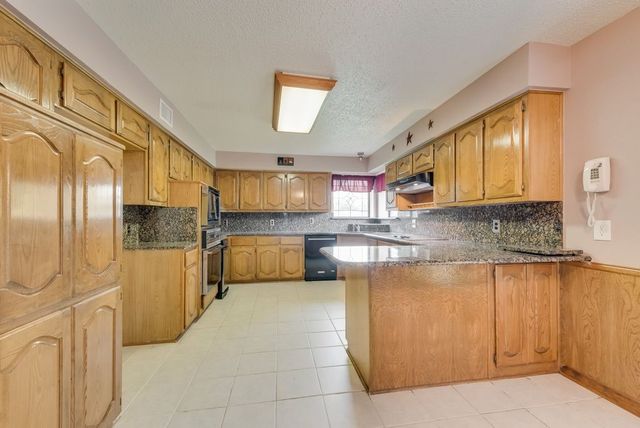 834 Rock Creek Lane, Red Oak, TX 75154