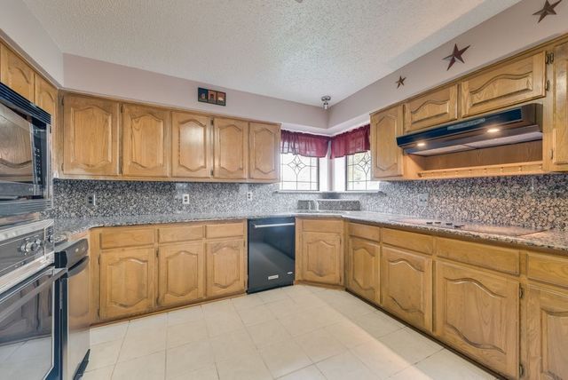 834 Rock Creek Lane, Red Oak, TX 75154
