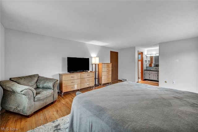 26475 Sudbury Drive, North Olmsted, OH 44070