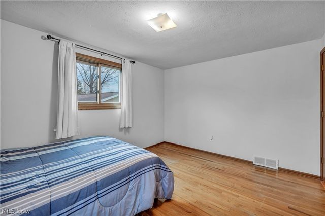 26475 Sudbury Drive, North Olmsted, OH 44070