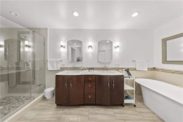 31 Sycamore, Irvine, CA 92603
