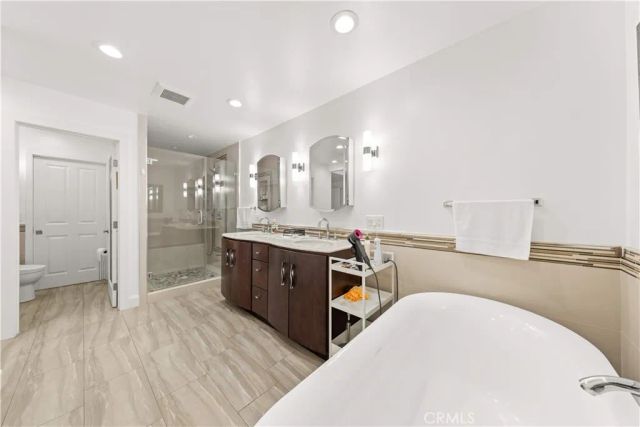 31 Sycamore, Irvine, CA 92603