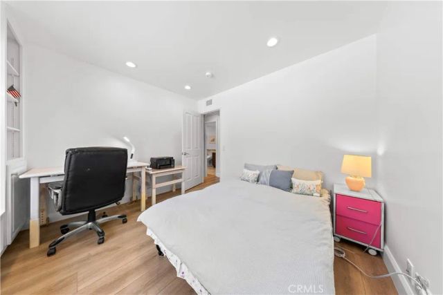 31 Sycamore, Irvine, CA 92603