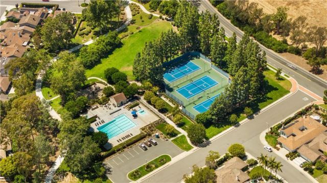 31 Sycamore, Irvine, CA 92603