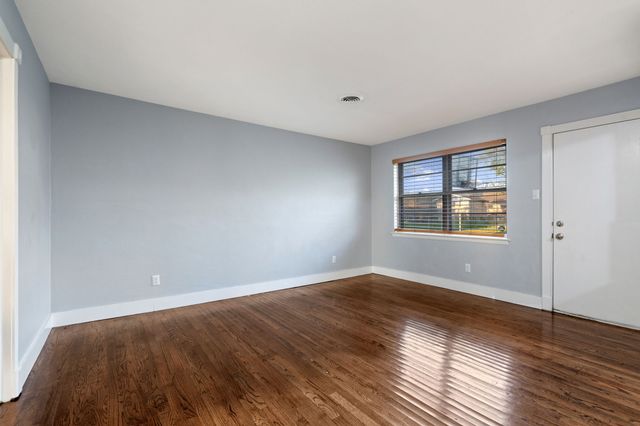 4215 Elk Horn Trail, Dallas, TX 75216