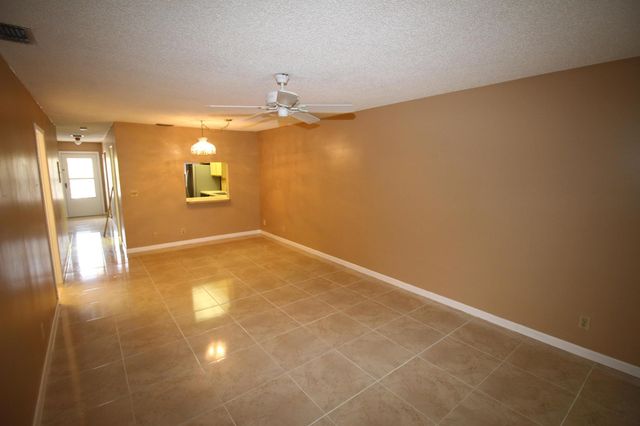 5939 Forest Hill Boulevard 203, West Palm Beach, FL 33415