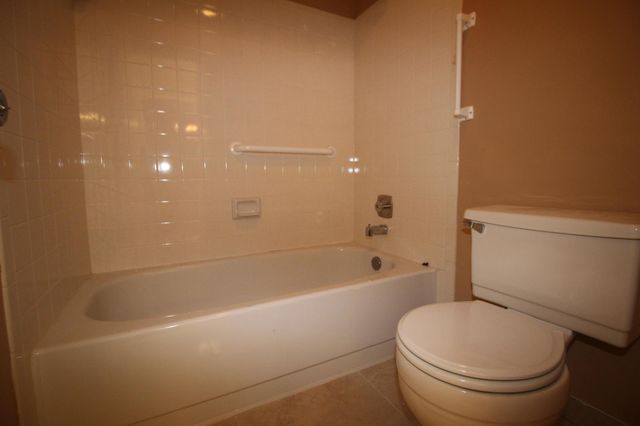 5939 Forest Hill Boulevard 203, West Palm Beach, FL 33415