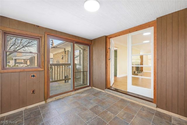 6370 Manchester Road, Parma, OH 44129