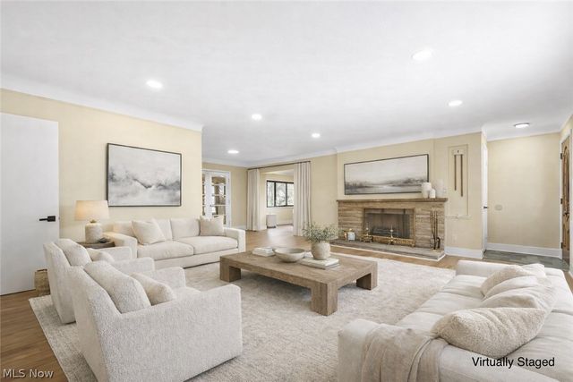 6370 Manchester Road, Parma, OH 44129