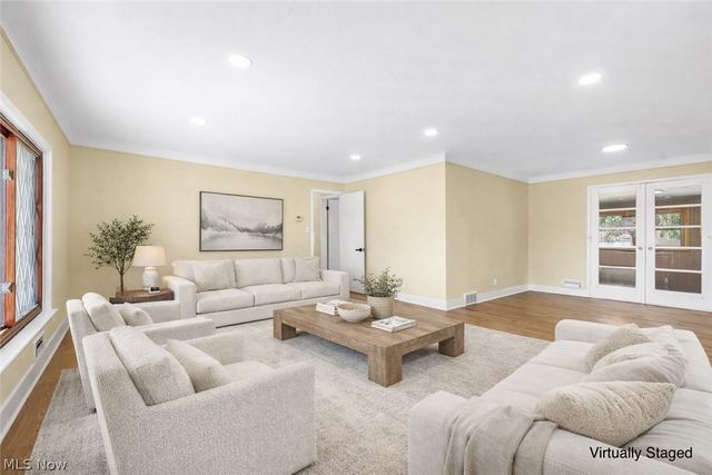 6370 Manchester Road, Parma, OH 44129