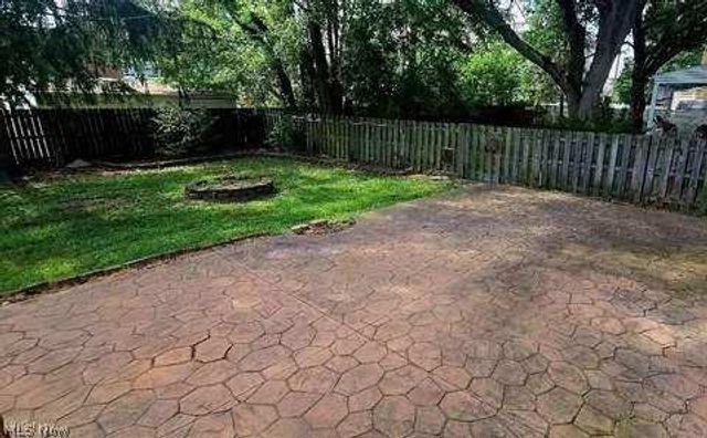 6370 Manchester Road, Parma, OH 44129