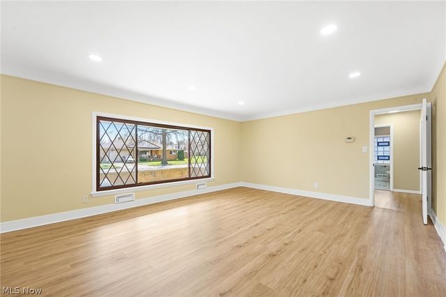 6370 Manchester Road, Parma, OH 44129