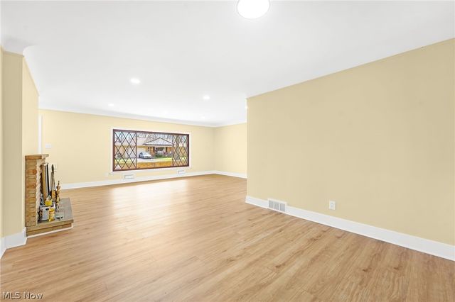 6370 Manchester Road, Parma, OH 44129