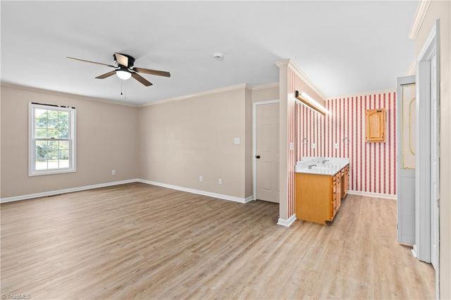 565 Adams Gate Road, Winston-salem, NC 27107