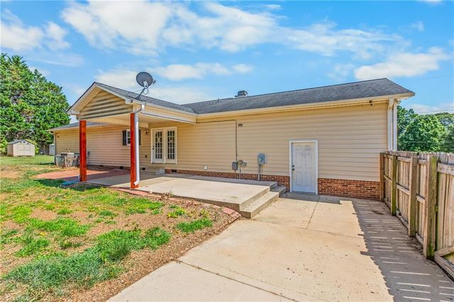565 Adams Gate Road, Winston-salem, NC 27107