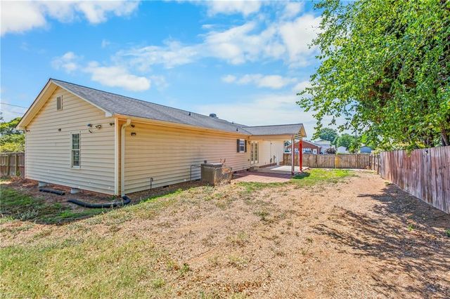 565 Adams Gate Road, Winston-salem, NC 27107