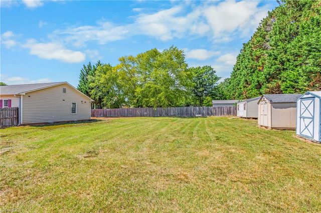 565 Adams Gate Road, Winston-salem, NC 27107