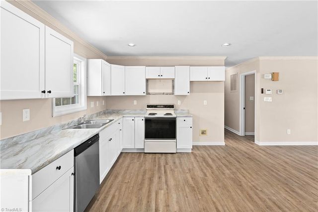 565 Adams Gate Road, Winston-salem, NC 27107