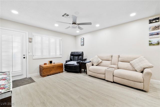 2141 Twickenham Place D, Las Vegas, NV 89108