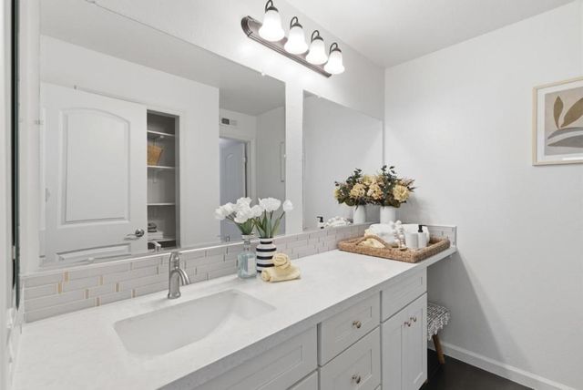20661 Oak Creek Lane, Saratoga, CA 95070