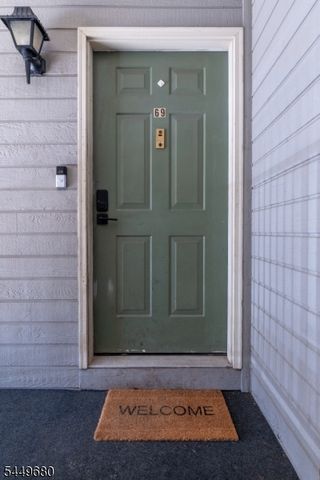 69 Taylor Dr, Franklin Twp., NJ 08823