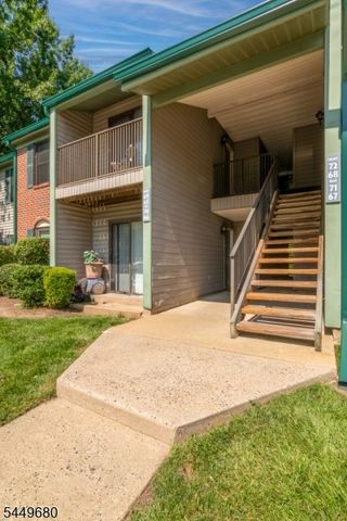 69 Taylor Dr, Franklin Twp., NJ 08823