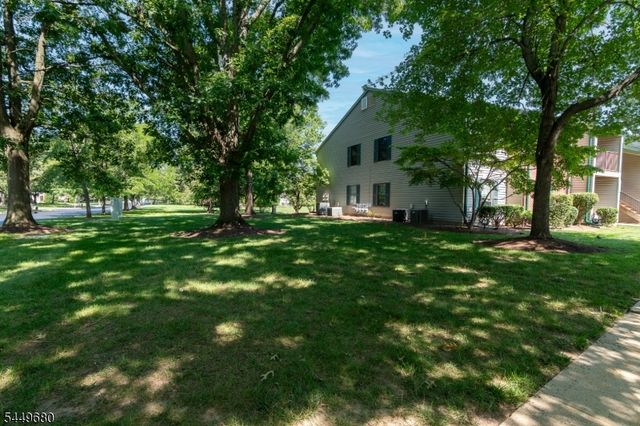 69 Taylor Dr, Franklin Twp., NJ 08823