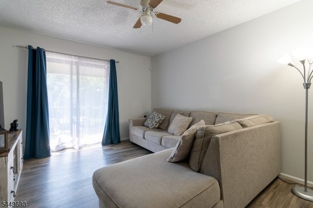69 Taylor Dr, Franklin Twp., NJ 08823