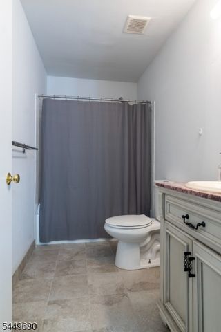 69 Taylor Dr, Franklin Twp., NJ 08823