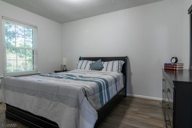 69 Taylor Dr, Franklin Twp., NJ 08823