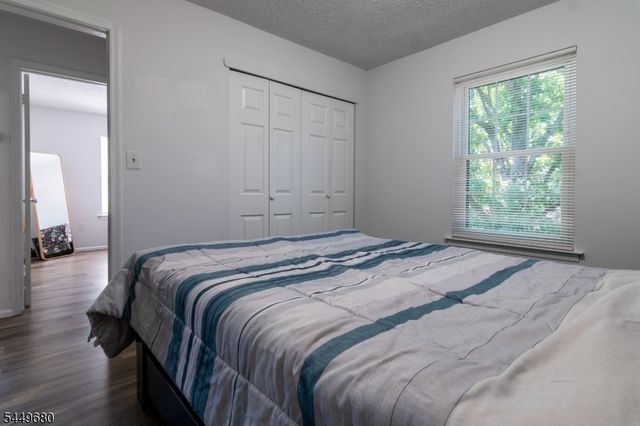 69 Taylor Dr, Franklin Twp., NJ 08823