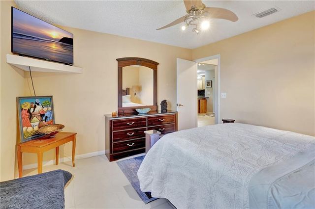 423 SE 17th ST, Cape Coral, FL 33990