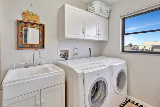 423 SE 17th ST, Cape Coral, FL 33990