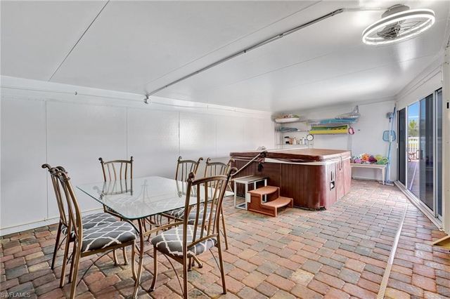 423 SE 17th ST, Cape Coral, FL 33990