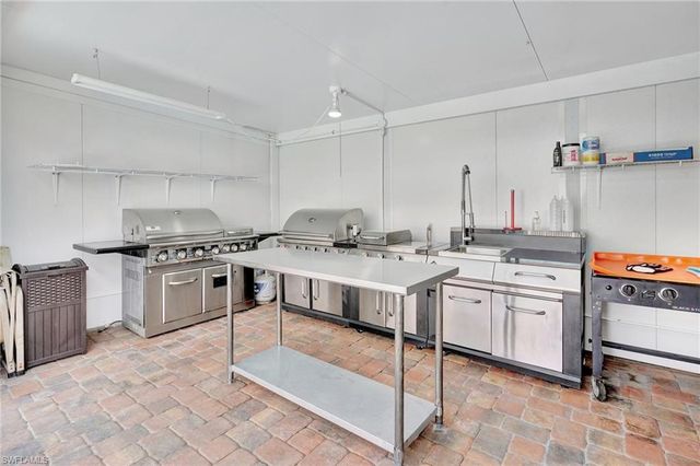 423 SE 17th ST, Cape Coral, FL 33990