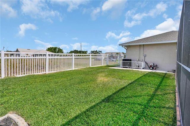 423 SE 17th ST, Cape Coral, FL 33990
