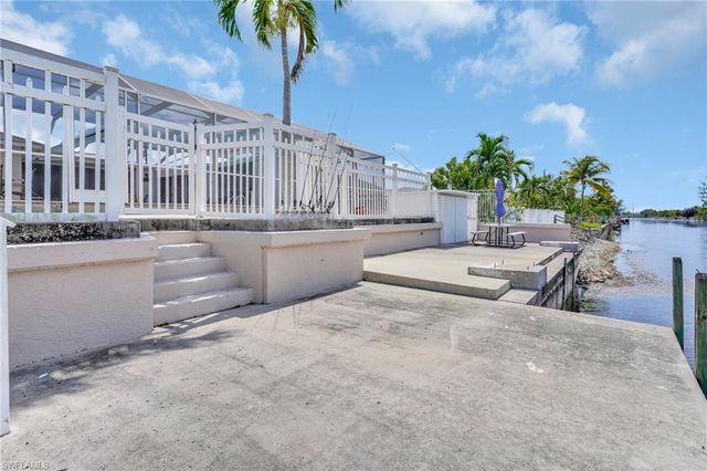 423 SE 17th ST, Cape Coral, FL 33990