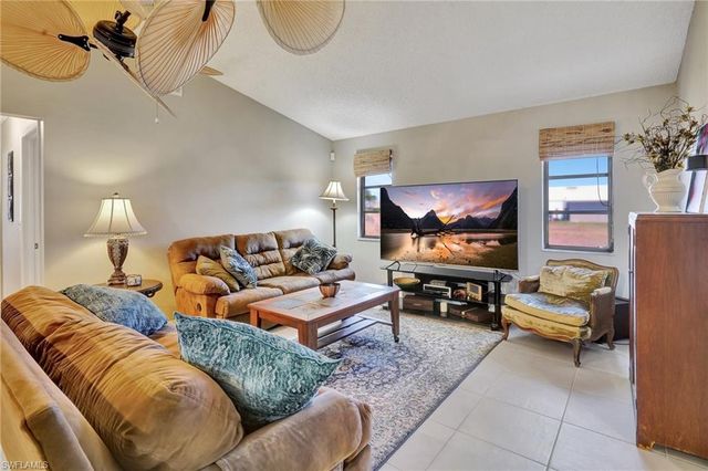 423 SE 17th ST, Cape Coral, FL 33990