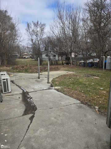 2275 Connell Street, Burton, MI 48529