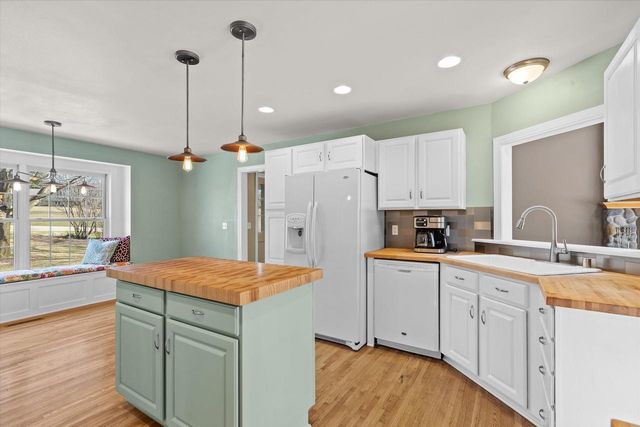 4413 Magna Vista DRIVE, Jackson, WI 53037