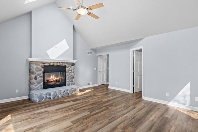 4413 Magna Vista DRIVE, Jackson, WI 53037