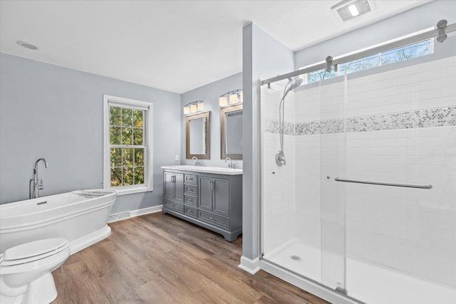 4413 Magna Vista DRIVE, Jackson, WI 53037