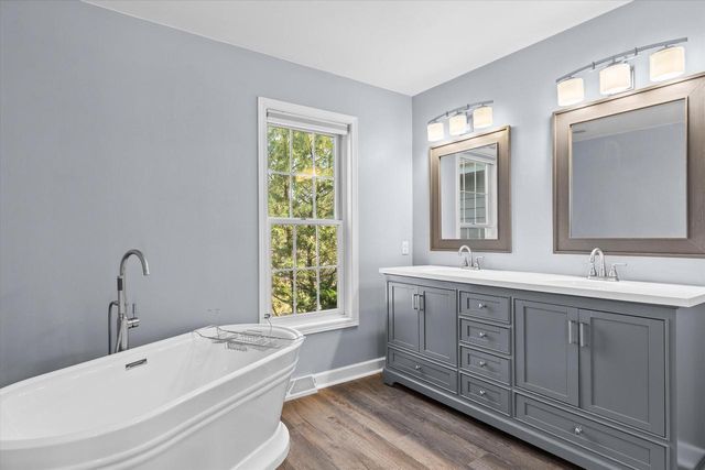 4413 Magna Vista DRIVE, Jackson, WI 53037