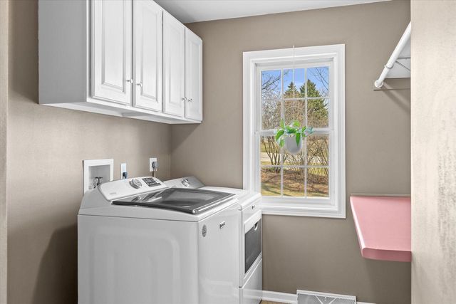 4413 Magna Vista DRIVE, Jackson, WI 53037