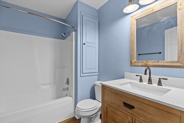 4413 Magna Vista DRIVE, Jackson, WI 53037